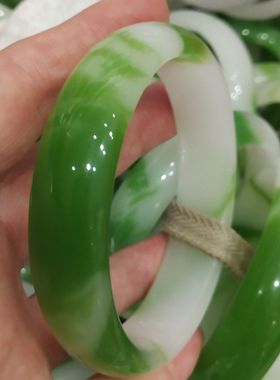 天然正品新疆天山翠玉手镯女款新款玉镯子绿色飘花镯子旺夫送妈妈