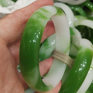 外蒙料仿真天山翠手镯女款新款镯子绿色飘花镯子旺夫送妈妈