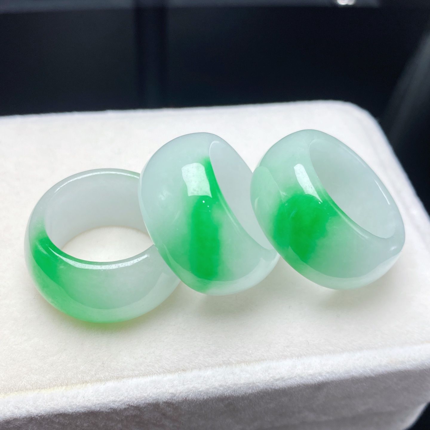 正品缅甸冰种翡翠浅绿玉石戒指男款白底阳绿玉指环女款冰种玉扳指