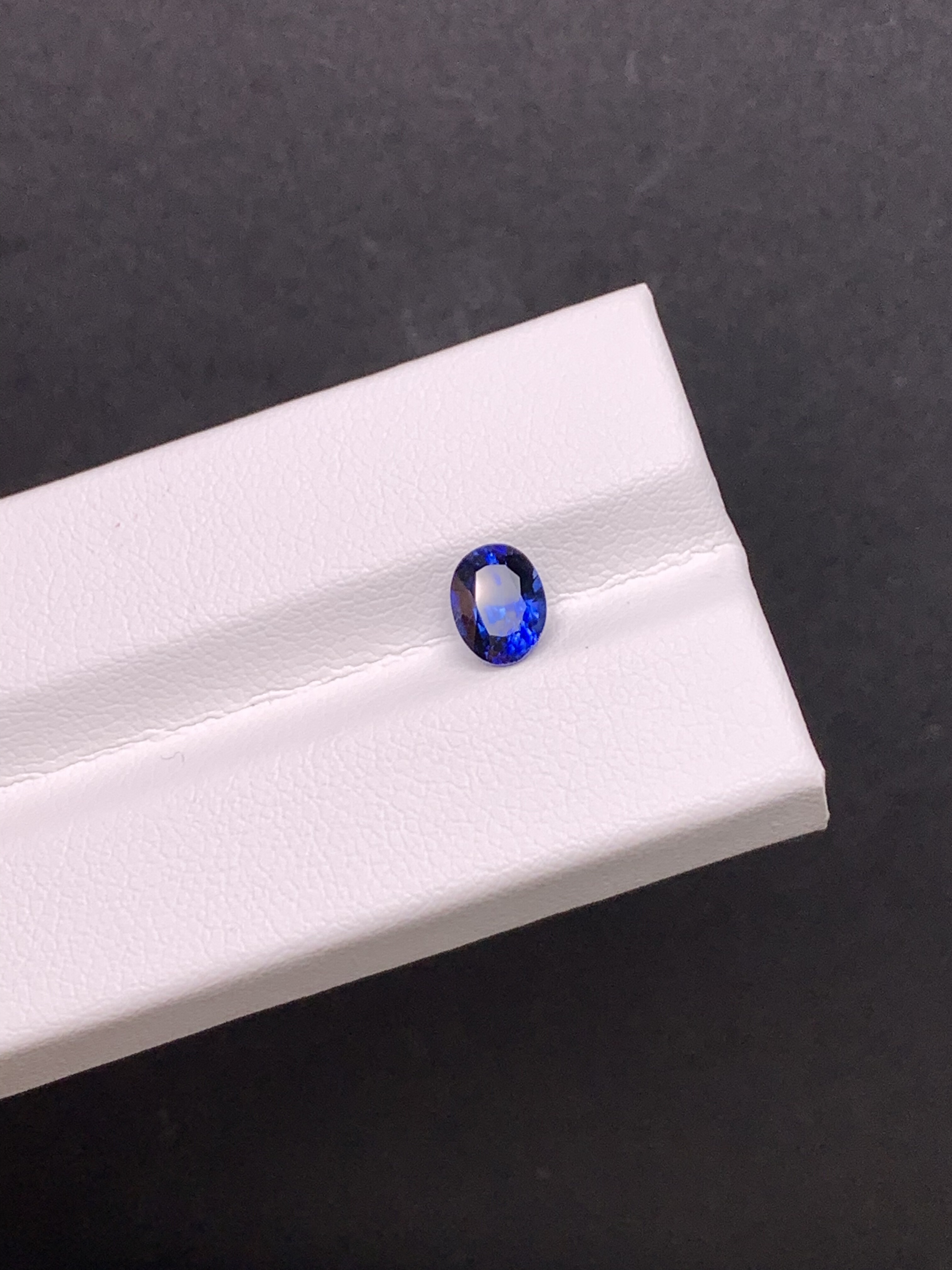 1.1克拉 斯里兰卡天然老烧皇家蓝蓝宝石 （1113）