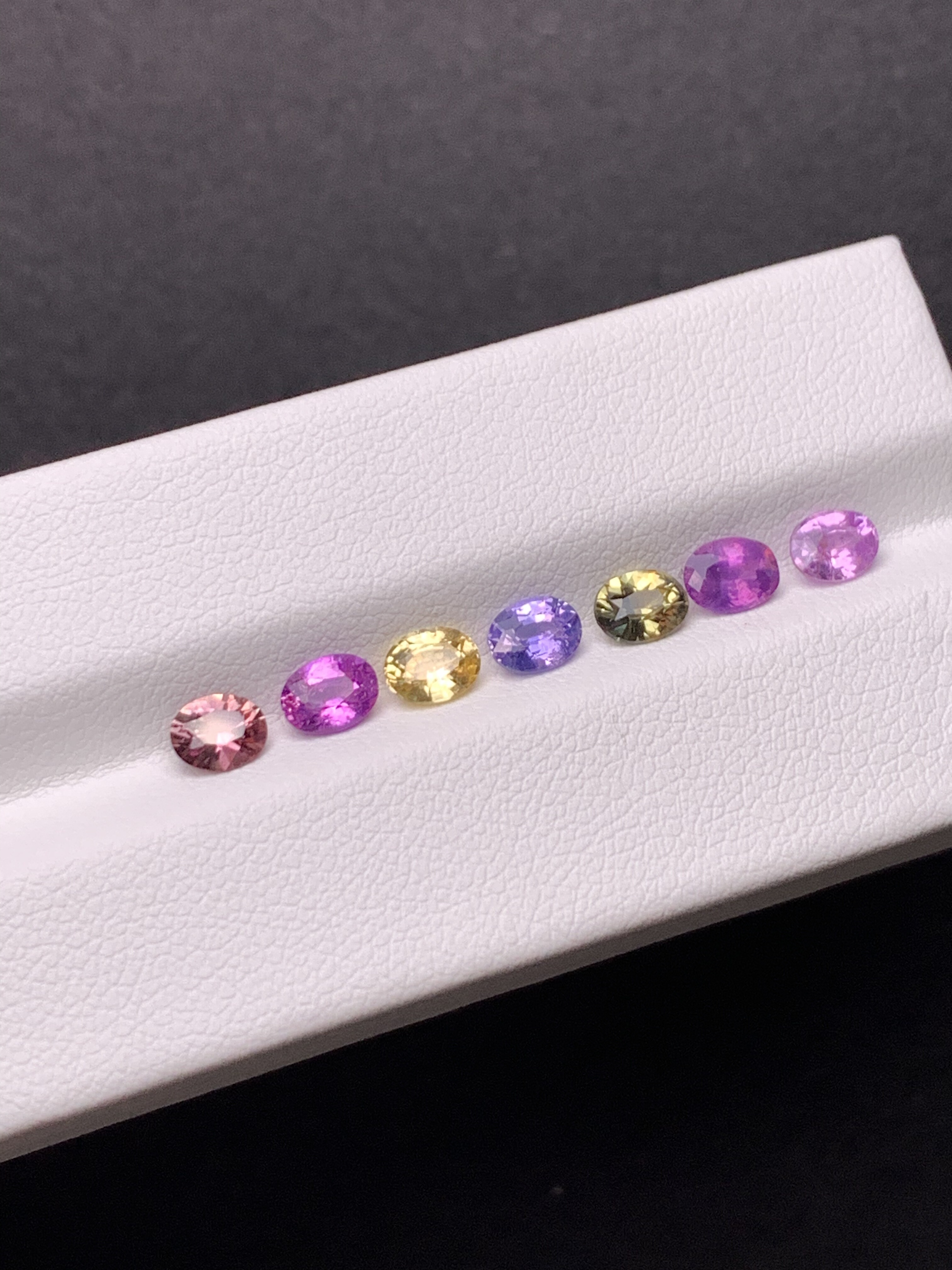 3.03克拉 一组 斯里兰卡天然无烧蓝宝石 （1026）