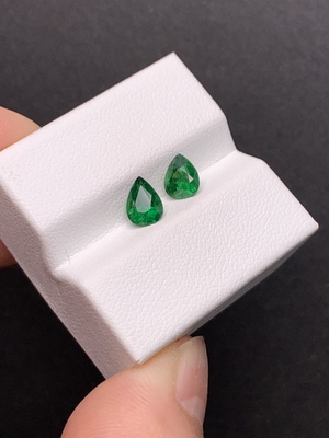 1.41克拉 阿鲁沙新矿沙弗莱 颜色艳绿（0209）