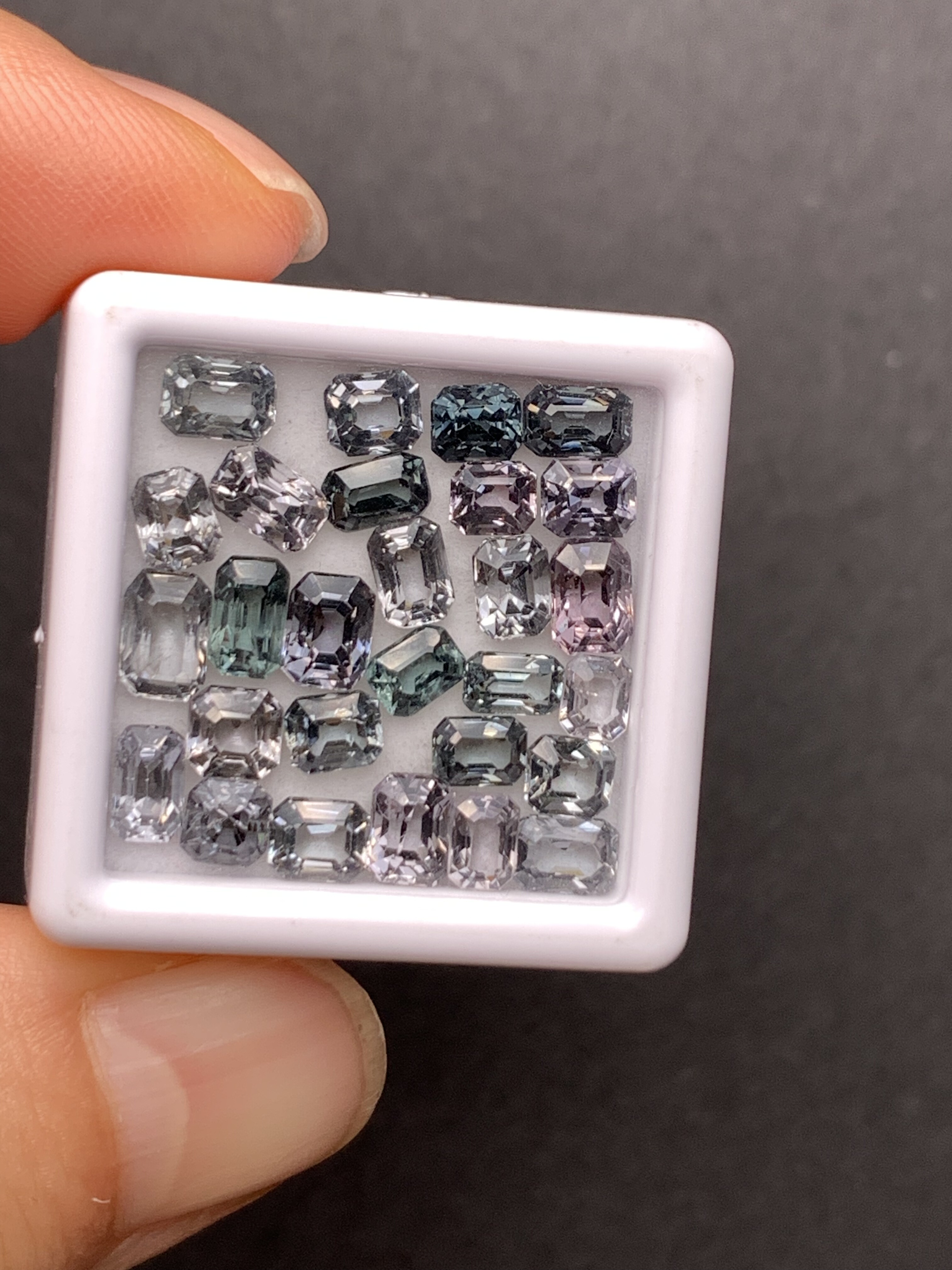 10克拉一盒 缅甸天然无烧尖晶石 金属灰 （1012）