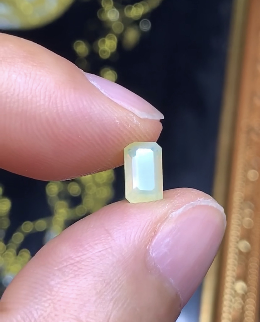 1.02克拉 斯里兰卡天然无烧梦幻荧光笔金绿宝石 （1205）