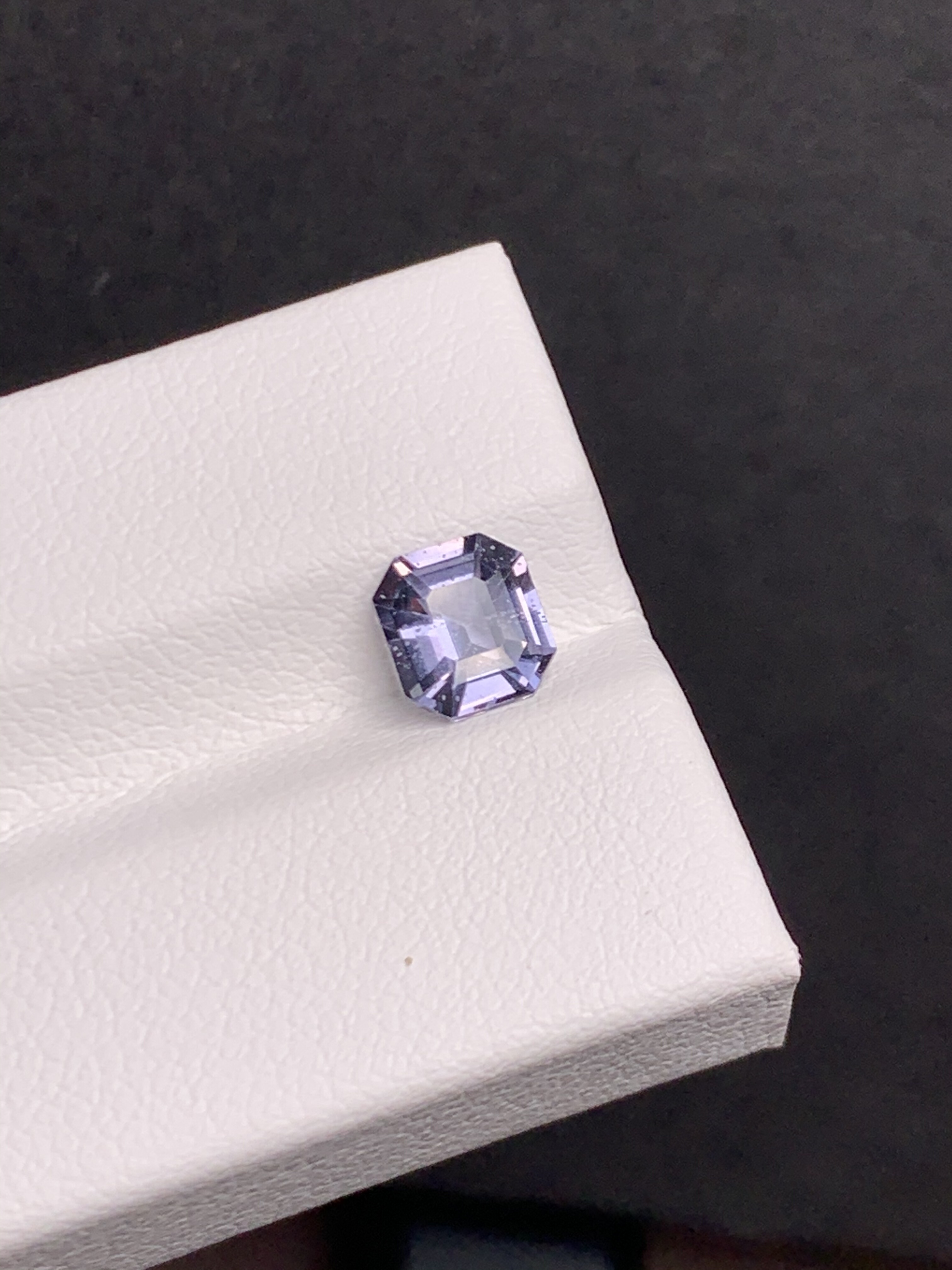 1.04克拉 坦桑尼亚天然无烧尖晶石 金属蓝灰色 （1115）