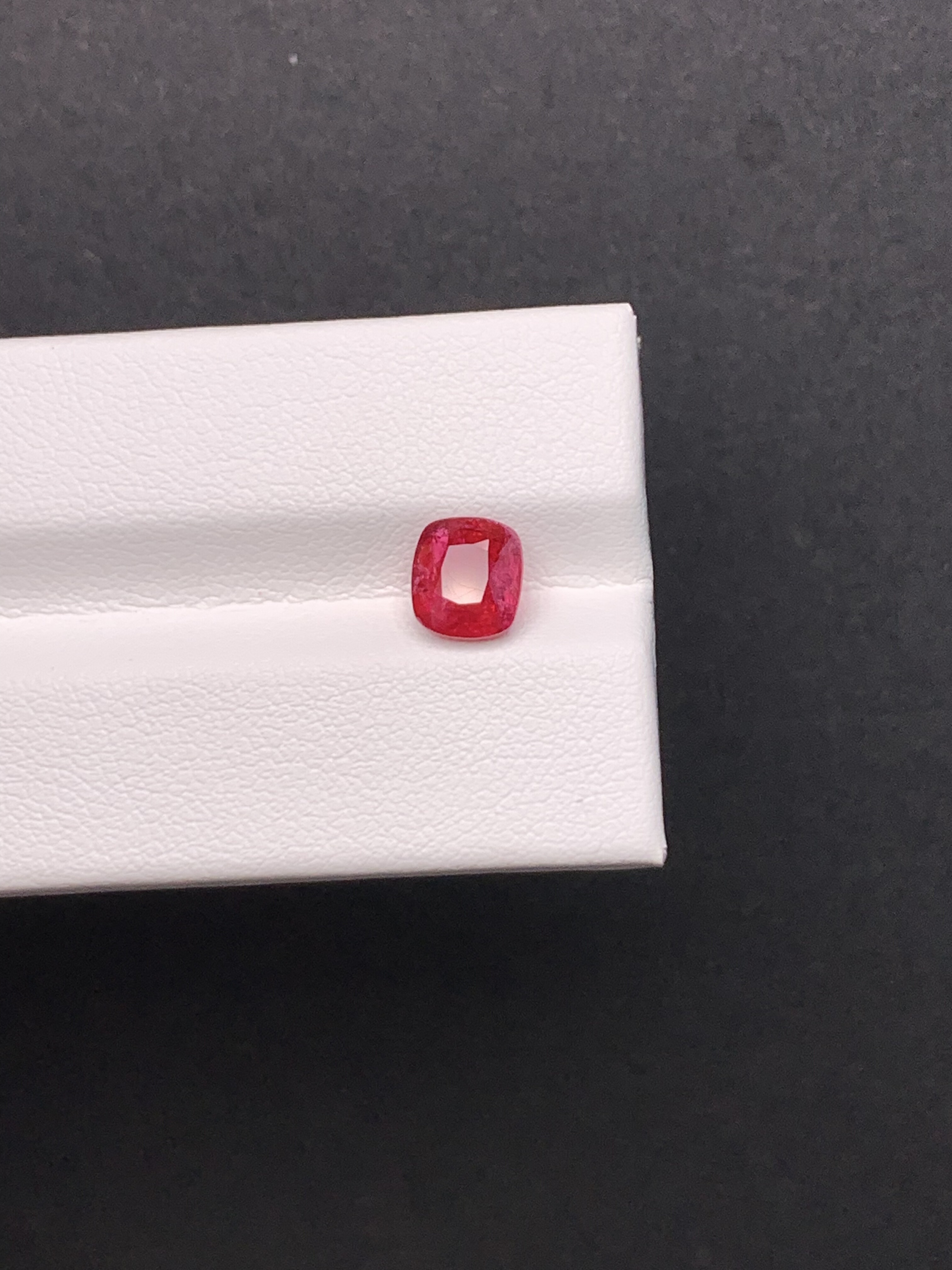 1.65克拉 缅甸天然无烧尖晶石 红宝色绝地 （1123）