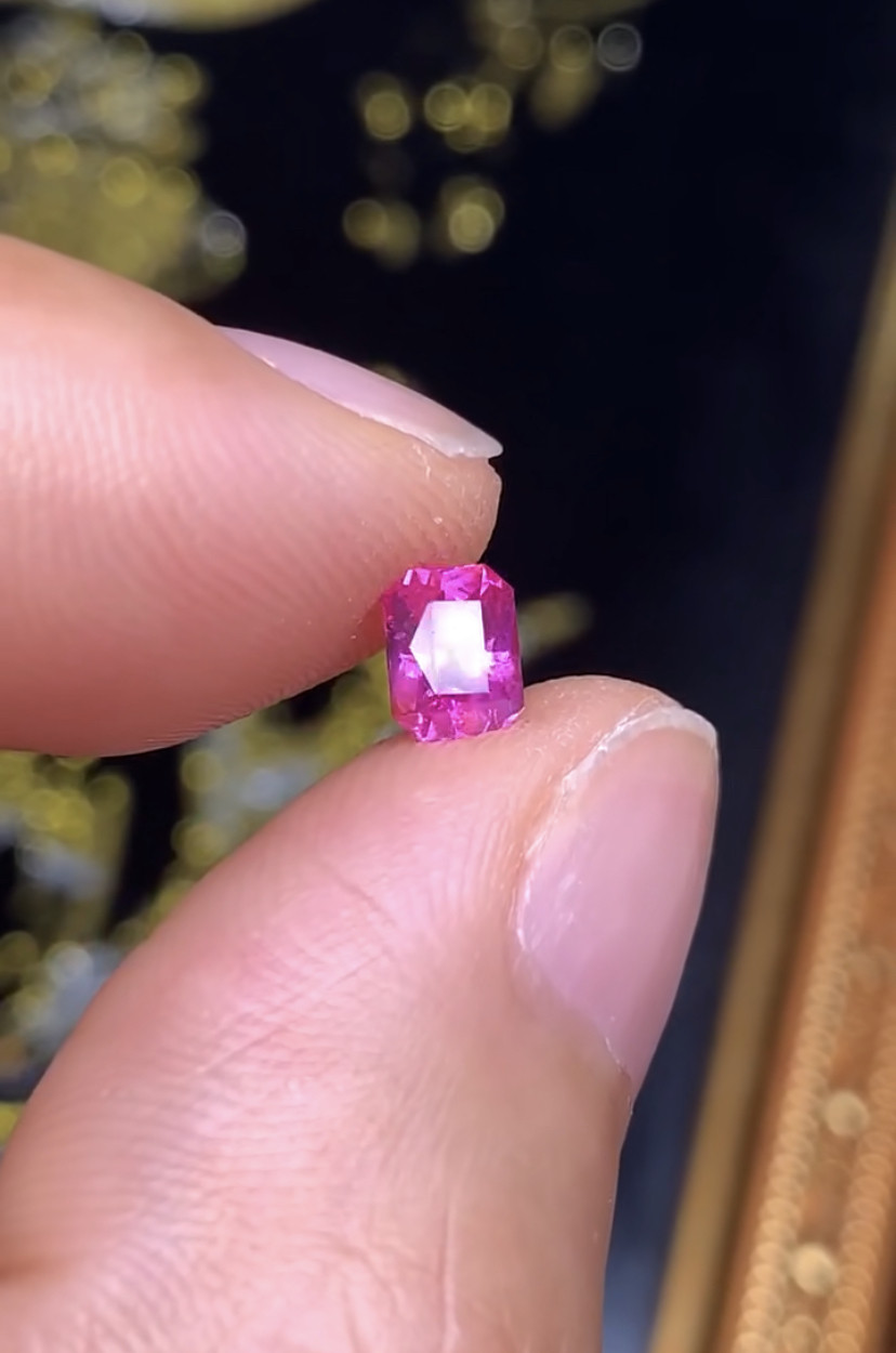 海外矿区捡漏 0.67克拉 莫桑比克天然无烧粉红宝 （1207）