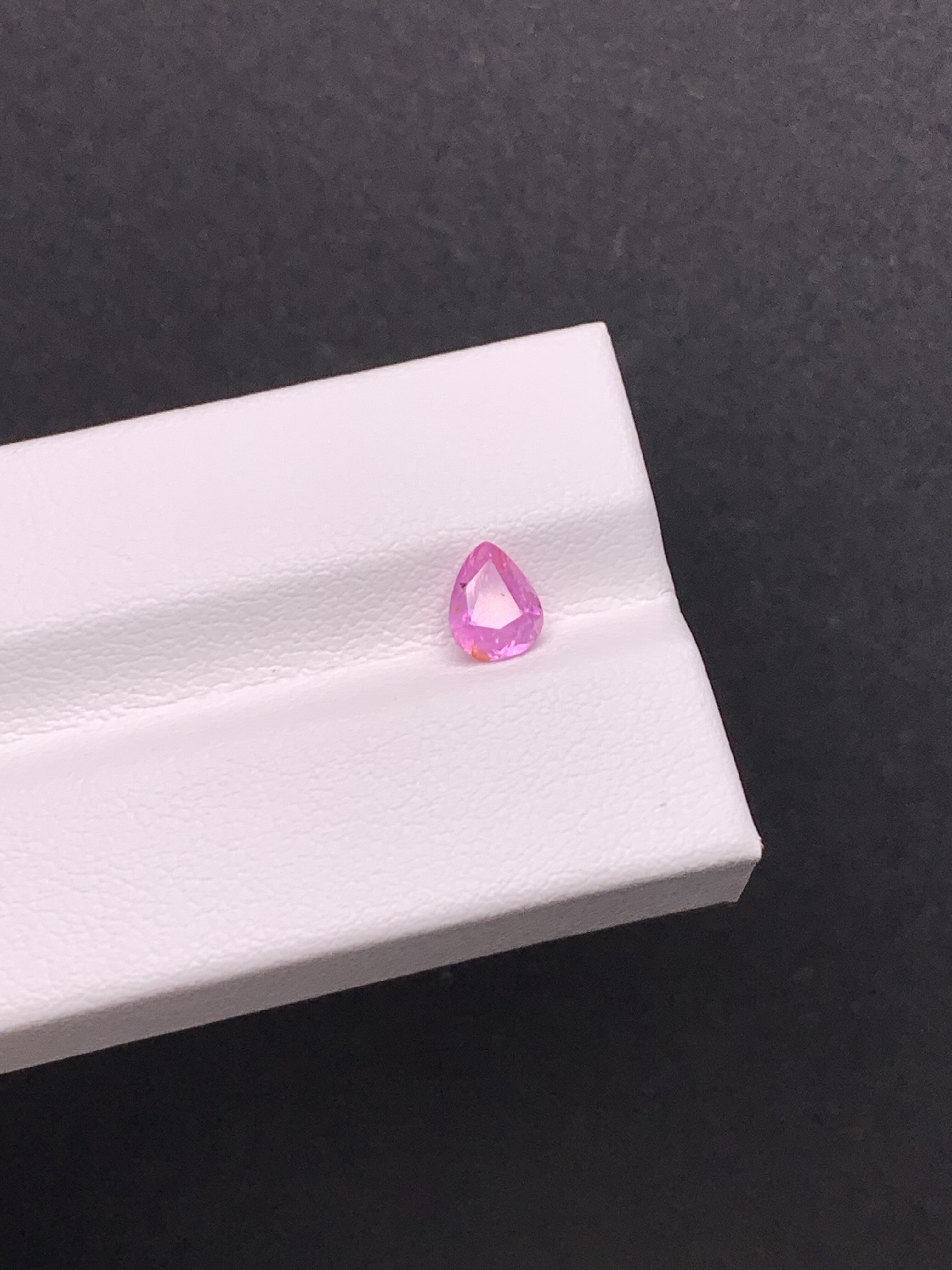 0.77克拉  越南特色天然无烧粉色蓝宝石 （1122）