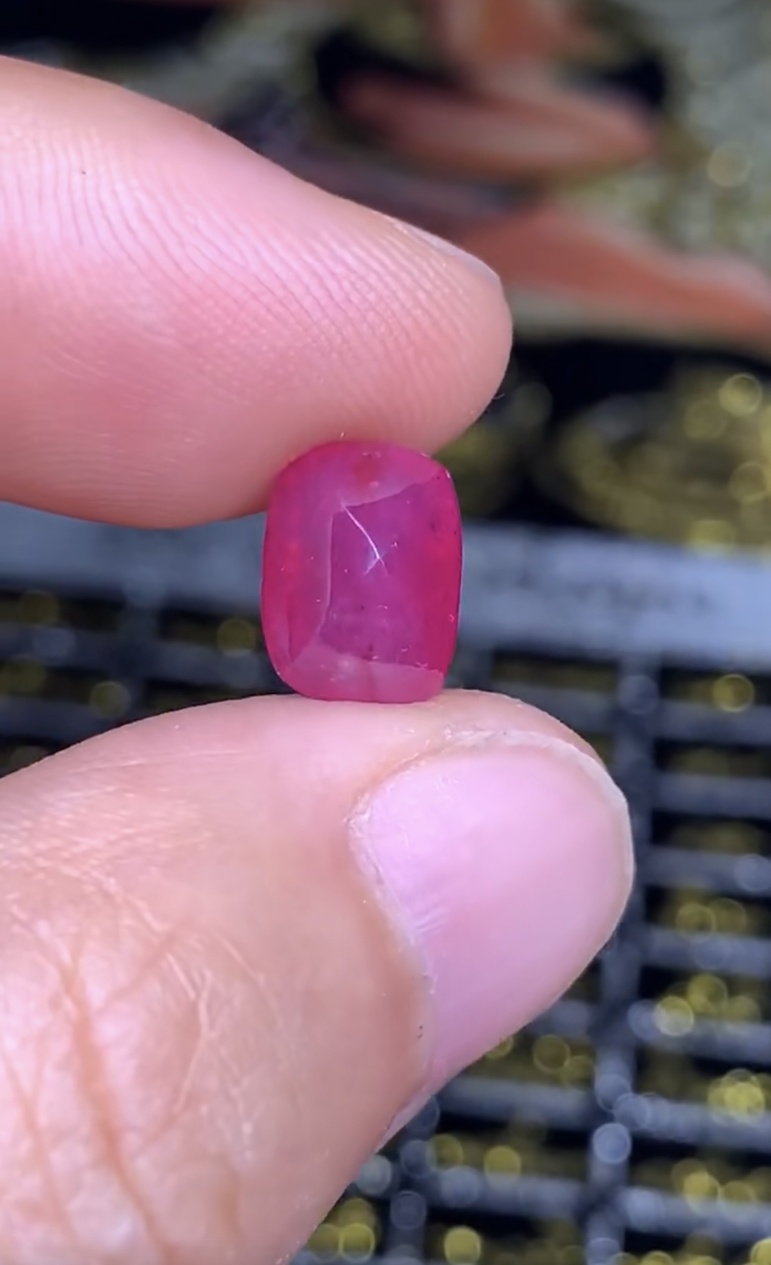 4.69克拉 坦桑尼亚天然无烧马亨盖尖晶石 草莓熊色（1126）