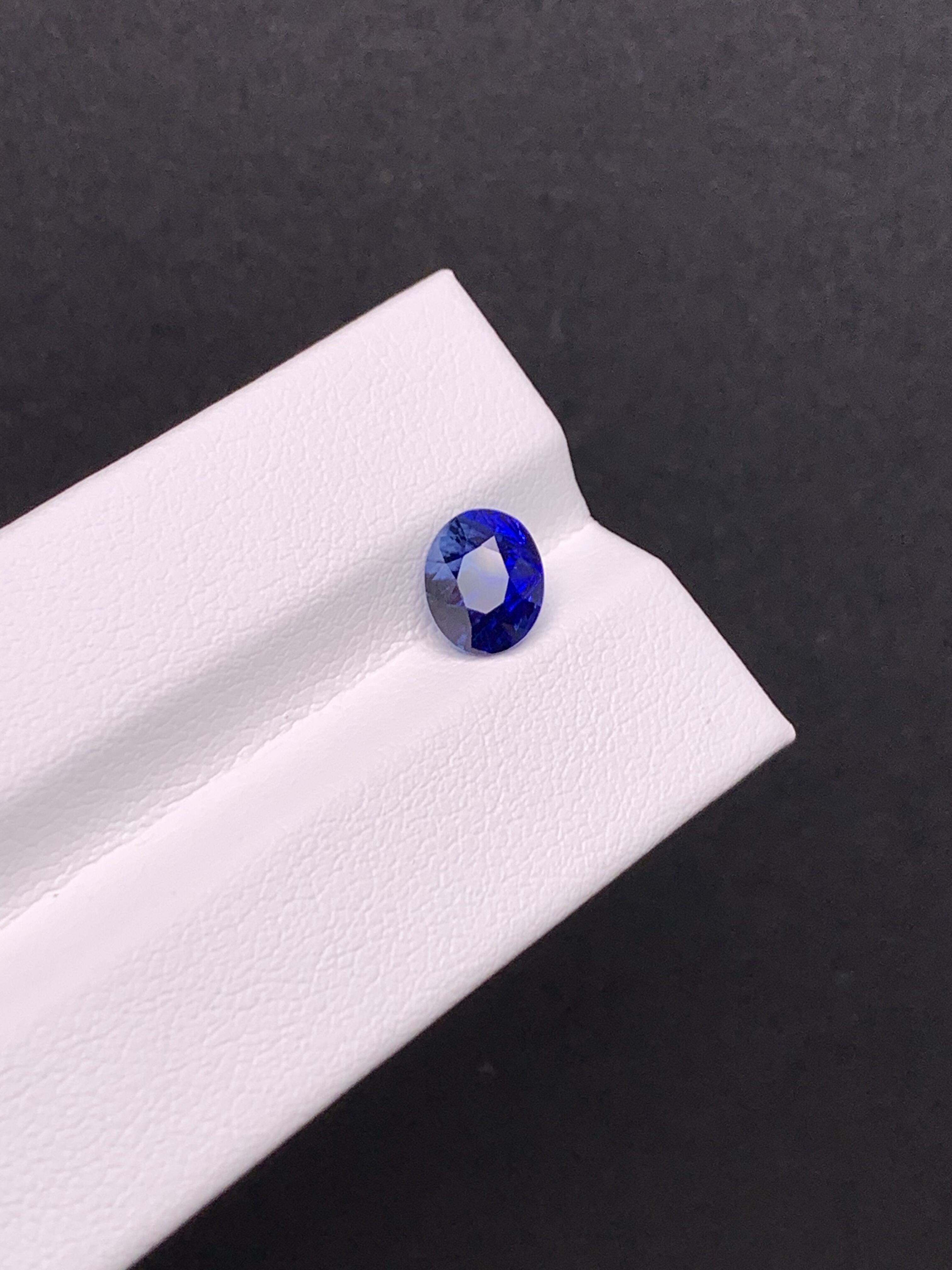 2.04克拉 斯里兰卡天然老烧皇家蓝蓝宝石 （1120）