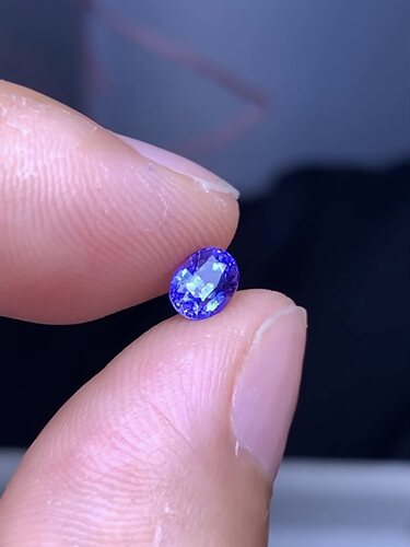 0.71克拉 斯里兰卡天然老烧矢车菊蓝宝石 紫蓝色（0822）