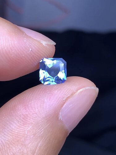 1.42克拉 斯里兰卡天然老烧天空蓝蓝宝石（0824）