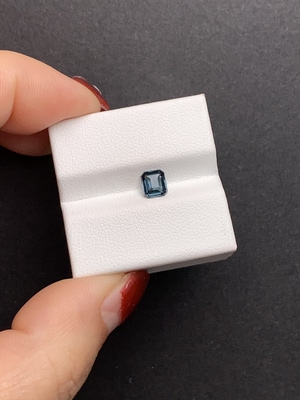 0.71克拉 坦桑尼亚‮然天‬无烧尖晶石 湖水‮蓝绿‬色（0305）