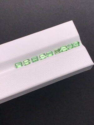 1.91克拉 一组 天然无烧沙弗莱 阿鲁沙新矿甜绿色 （0106）