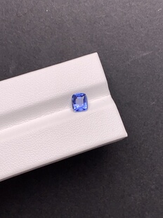 1223 1.05克拉 斯里兰卡天然老烧矢车菊蓝宝石