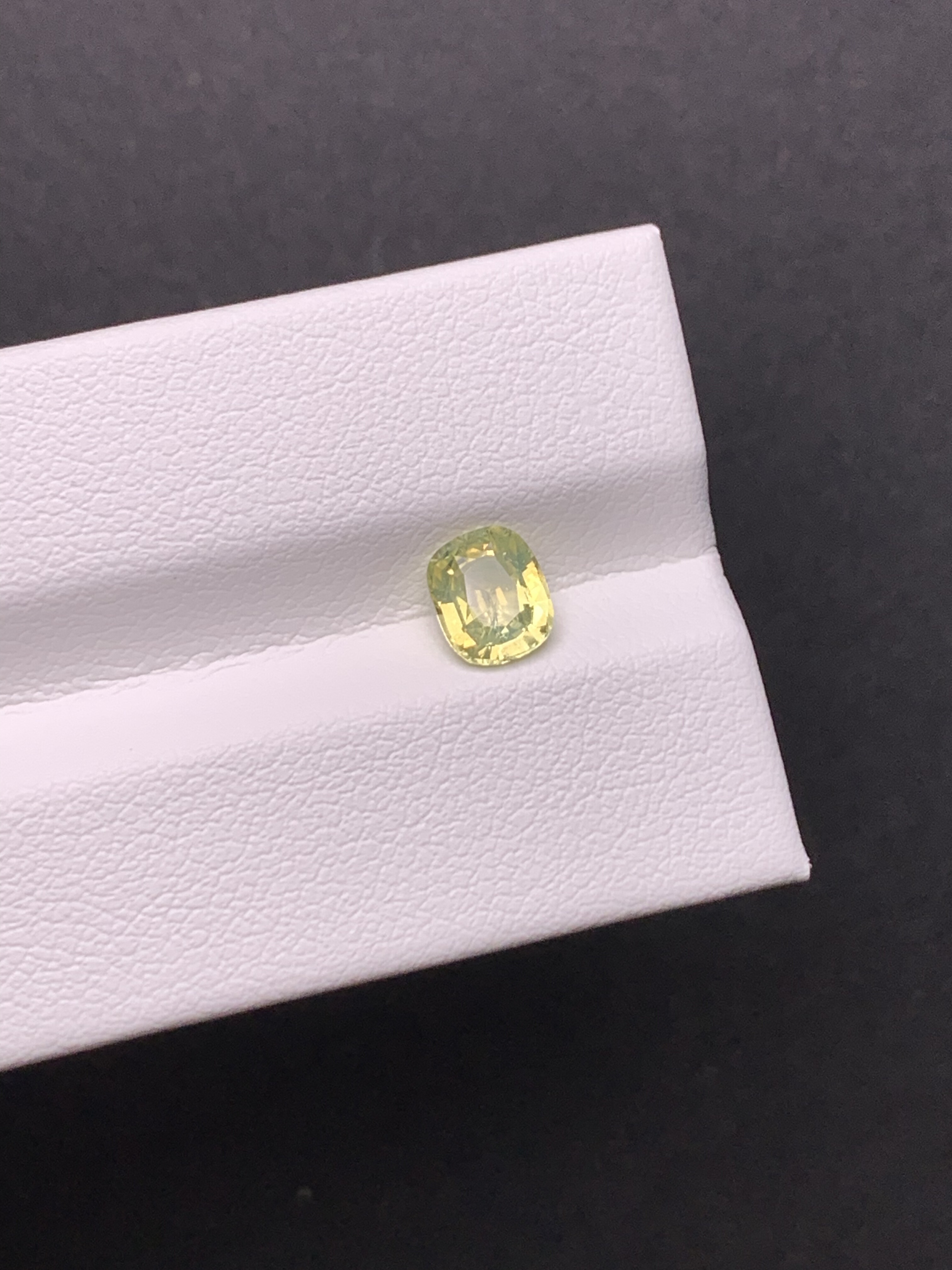 0.77克拉 斯里兰卡天然无烧梦幻荧光笔金绿宝石(1024)