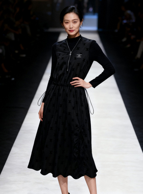 时尚植绒连衣裙套装女白色长袖T恤无袖醋酸植绒连衣裙两件套