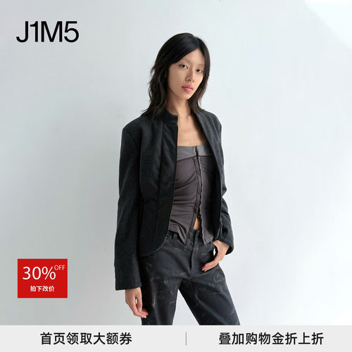 轻运动感绗缝格收腰棉服