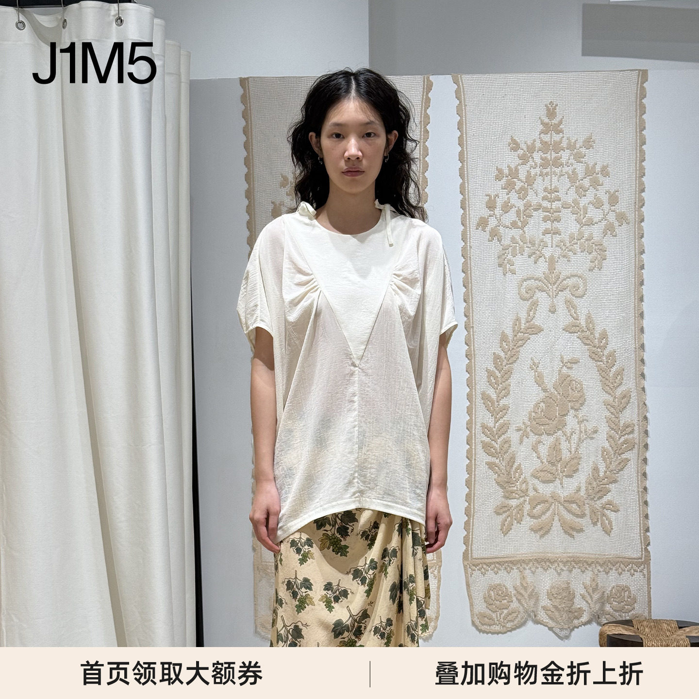 圆领蝴蝶袖侧领系带上衣