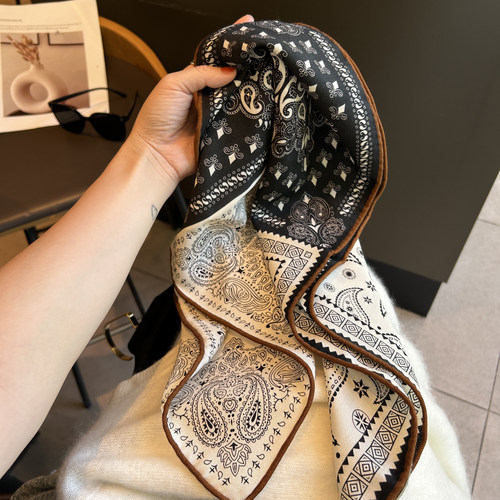 羊毛围巾女秋冬法式真丝丝巾复古桑蚕丝印花手工卷边装饰领巾方巾