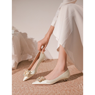 法式气质水钻方扣尖头单鞋女低跟订婚礼服伴娘鞋不累脚婚纱婚鞋