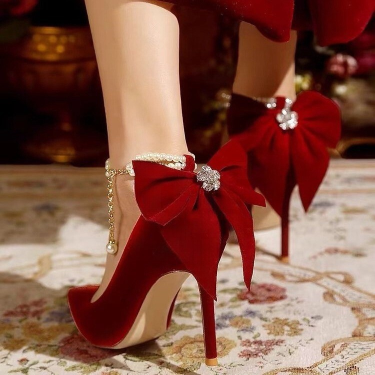 红色秀禾婚鞋新款尖头细跟高跟鞋女单鞋蝴蝶结珍珠绑带两穿新娘鞋
