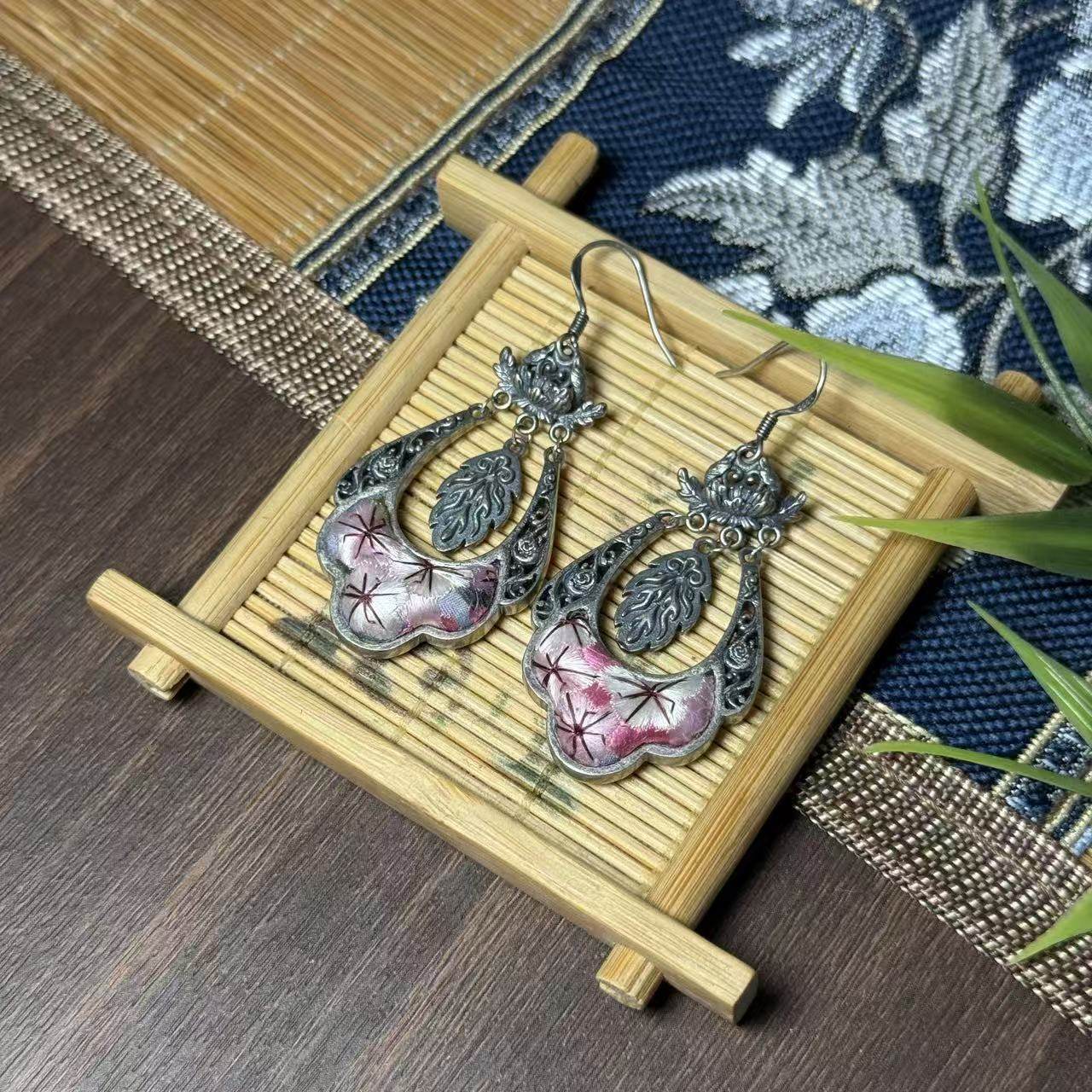 特色手工艺/地区民间特色手工艺/刺绣/谷雨耳饰