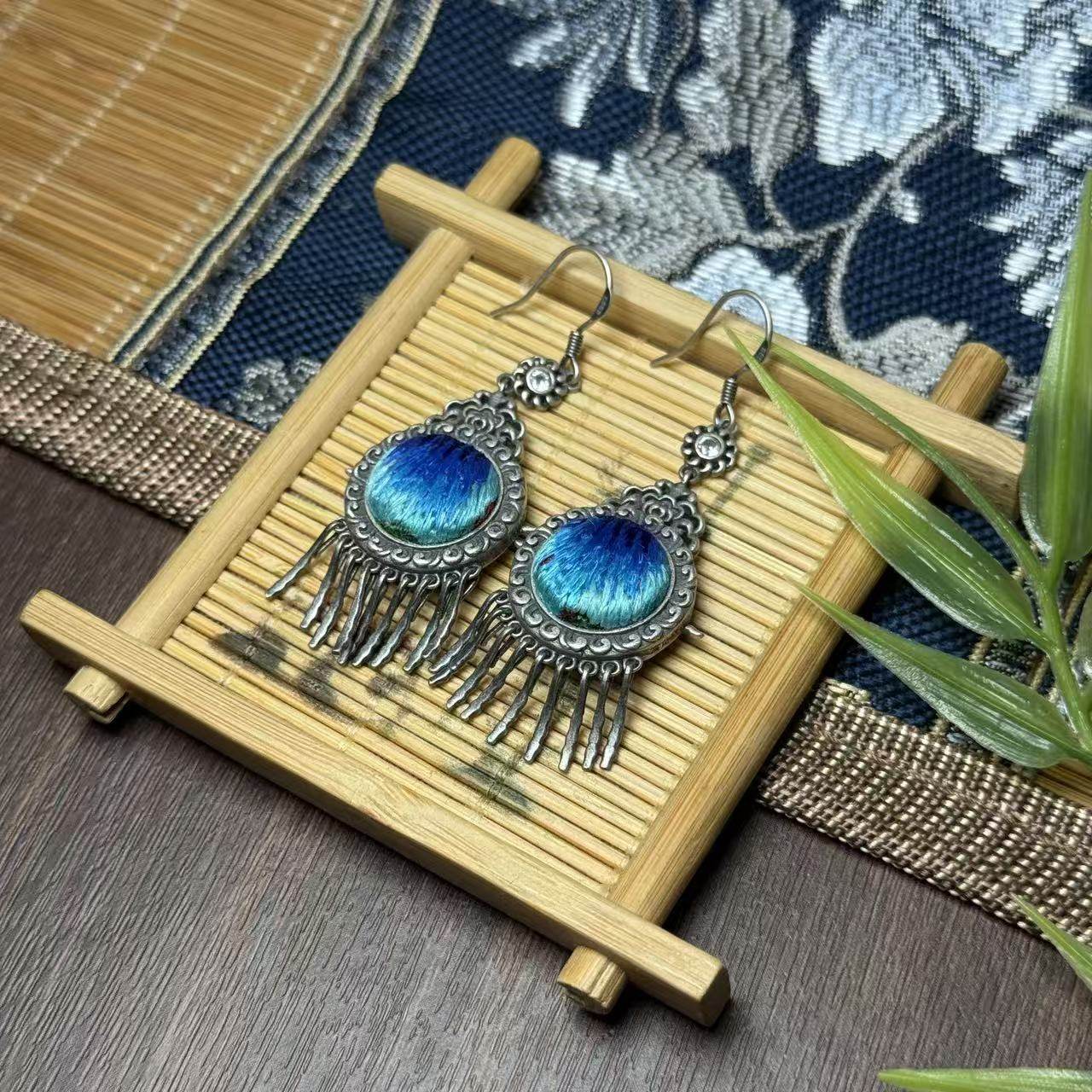 特色手工艺/地区民间特色手工艺/刺绣/九华菊耳饰