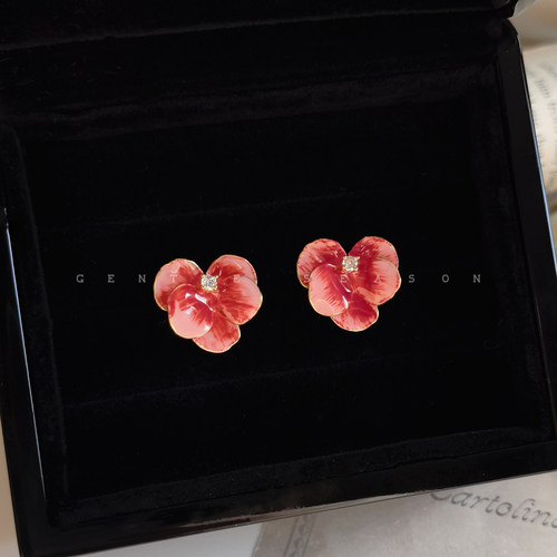 漫漫花路。温柔显白红色蝴蝶兰耳钉女新款花朵蚊香盘耳夹无耳洞女