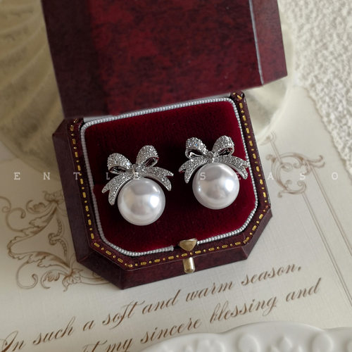 年华。甜美公主蝴蝶结珍珠耳环女小众轻奢高级感赫本气质百搭耳钉