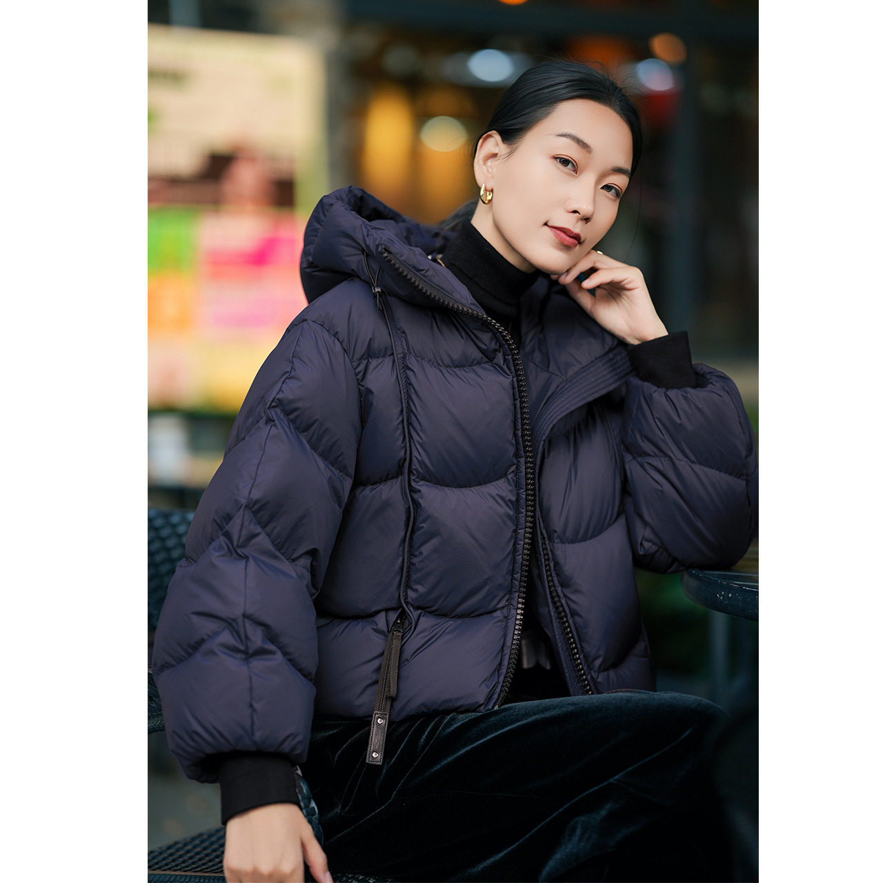 90白鸭绒加厚连帽短款羽绒服女