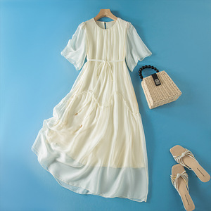 飘逸感真丝连衣裙女夏季2026新款气质宽松度假风桑蚕丝仙女沙滩裙