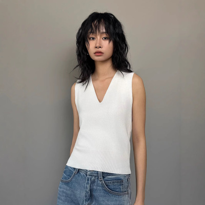 南油 2025夏季新款莱赛尔天丝纯色V领吊带背心女装针织内搭打底衫