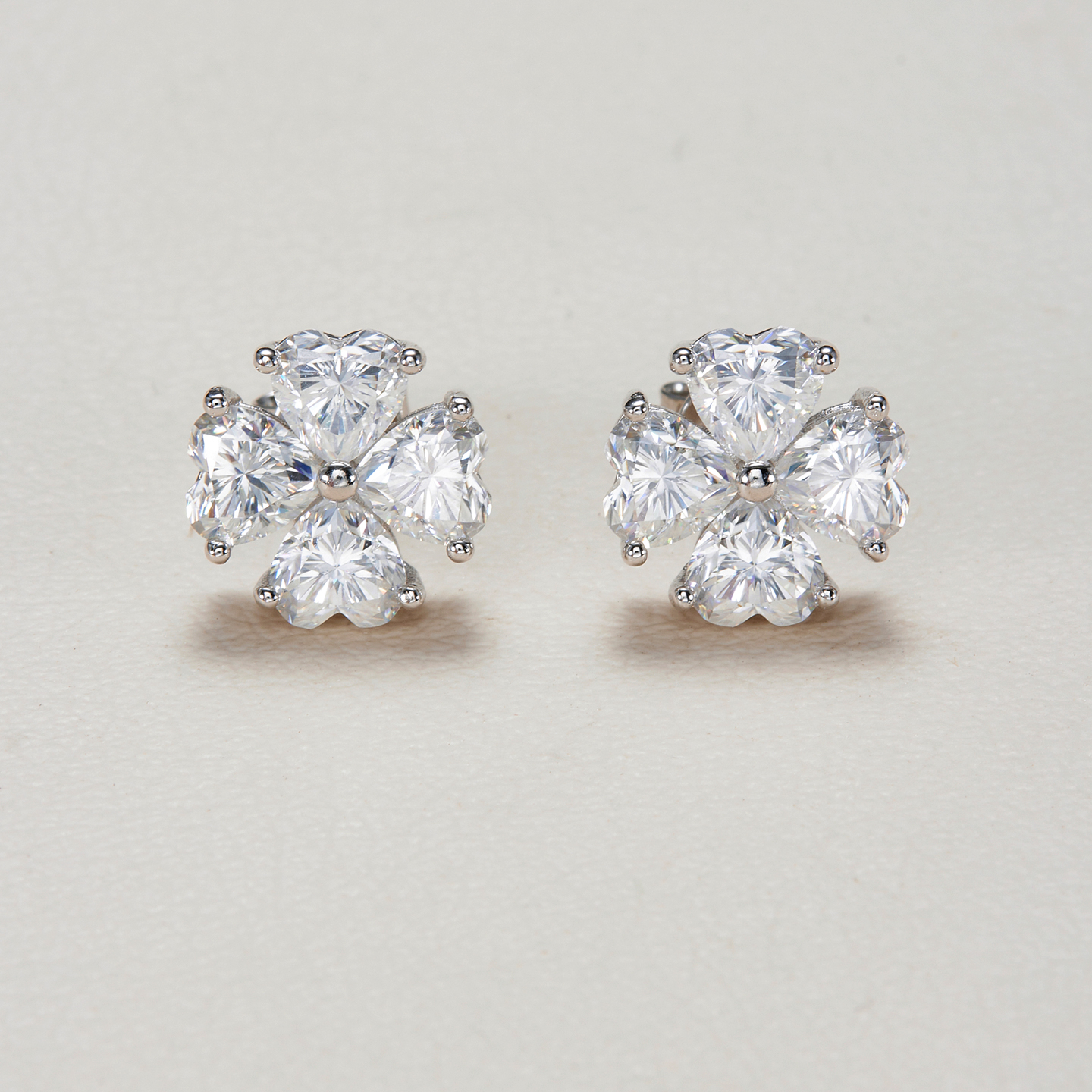 AHCHOO 静奢通勤简约2克拉四叶草莫桑石耳环高级经典S925银耳钉女