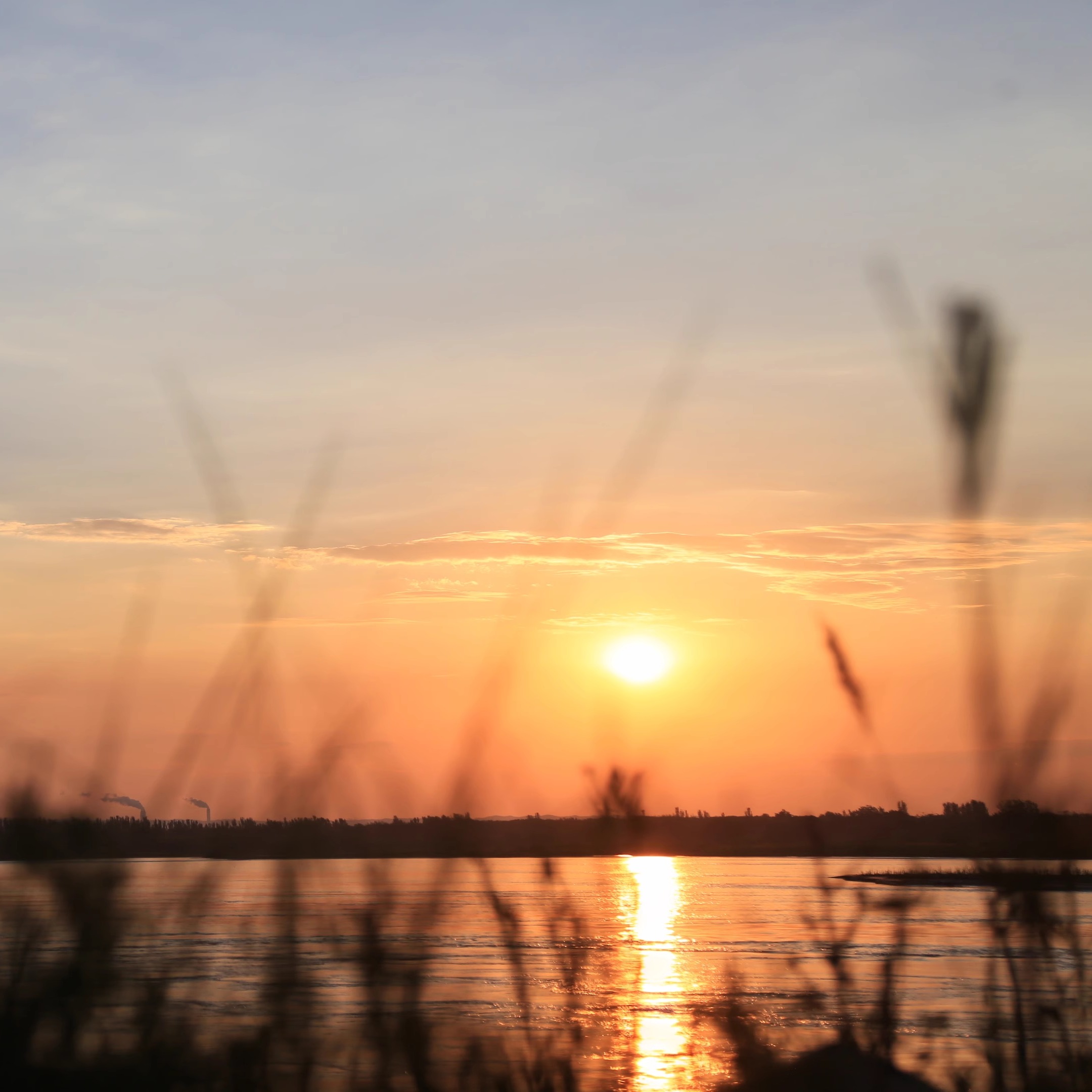 恢弘大气中国风光大山大河黄河日出航拍延时4K视频素材