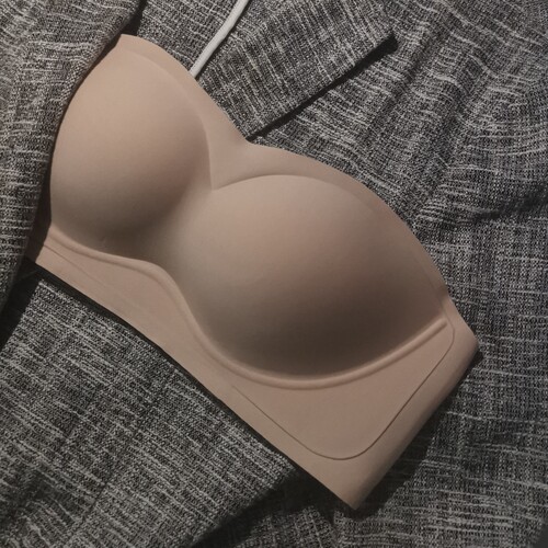 一体成型防过敏蹦迪不掉文胸