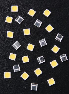 灯珠高压led贴片白光灯珠3030 3V 1W300mA125-135LM高亮灯珠直销