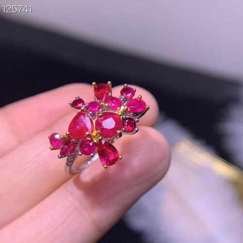 天然红宝石鸽血红花朵镶钻戒指