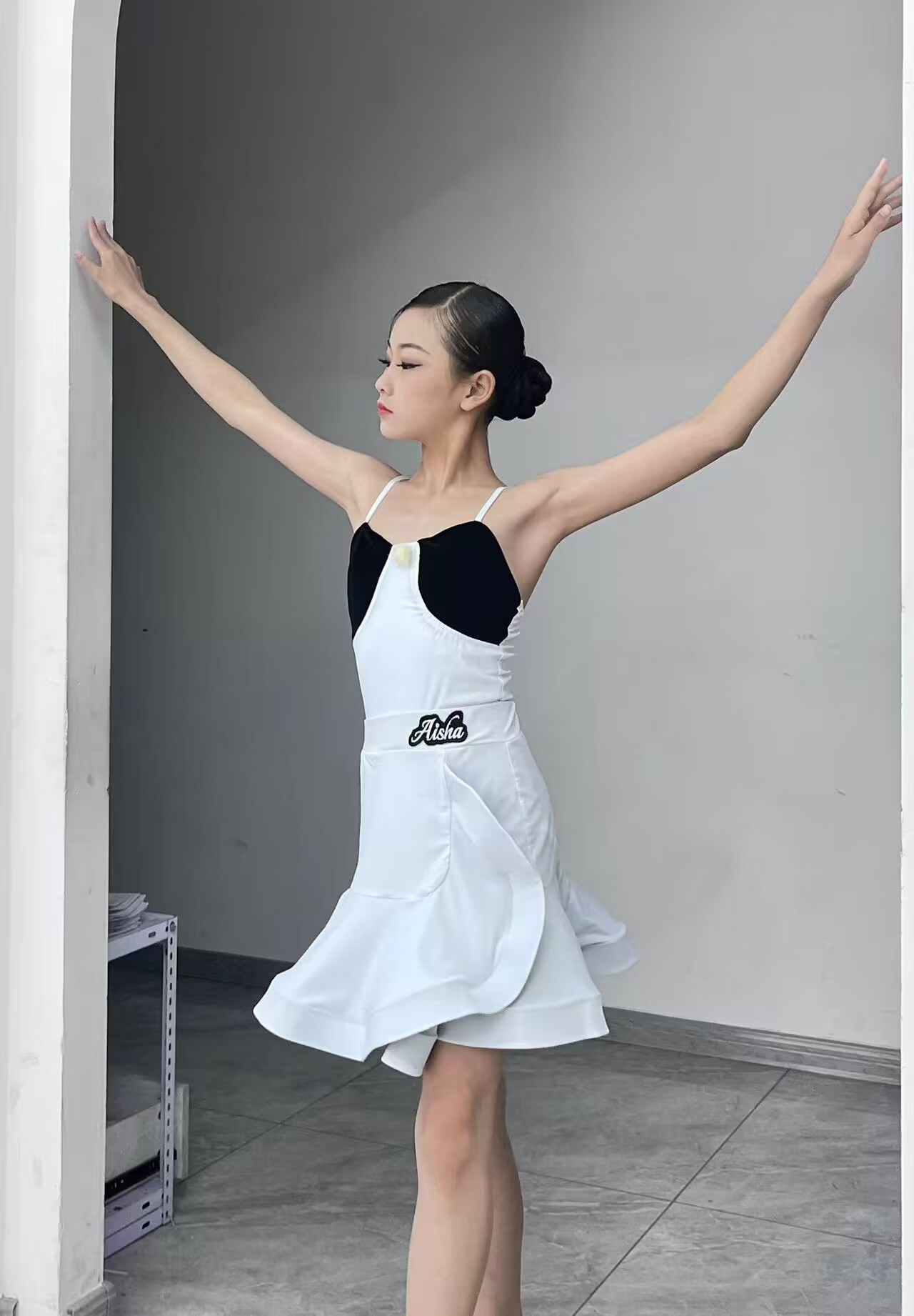 少儿拉丁舞蹈服专业练功演出服女儿童夏季吊带拉丁舞裙不规则裙摆