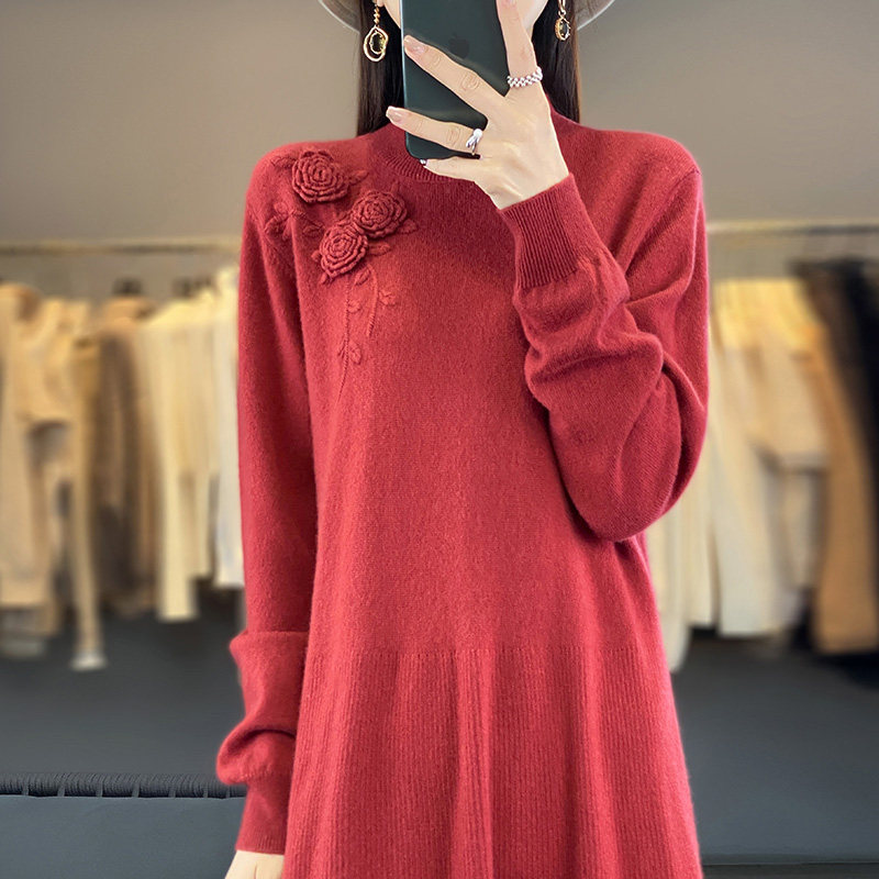 半高领绣花羊毛针织连衣裙女秋冬长款过膝宽松显瘦保暖打底A字裙