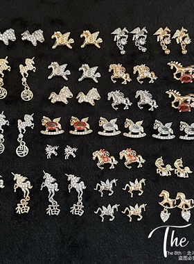 The 8th 2026年新年金属饰品马上有钱马年吉祥发财锆石招财L24