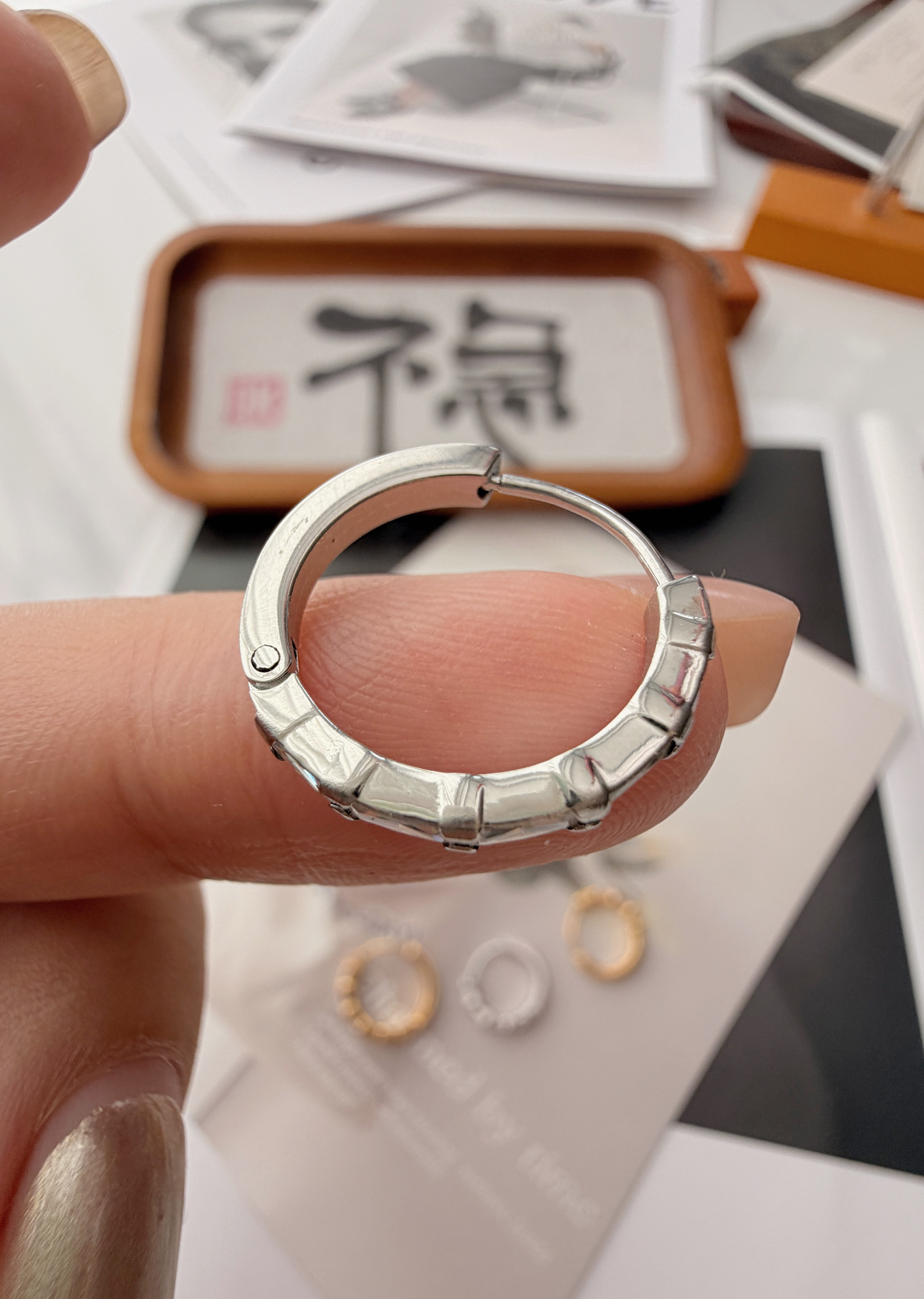 【亮钢】太钢镀金K18耳环闪闪锆PVD冷光高级感耳圈百搭精致图片