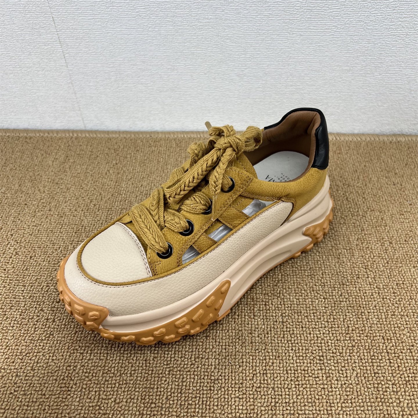 断码处理2025新款真皮厚底小白鞋百搭休闲板鞋透气老爹鞋洞洞女鞋