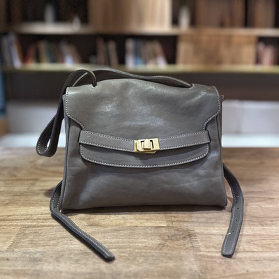 松弛感可放10寸电脑内部三隔层