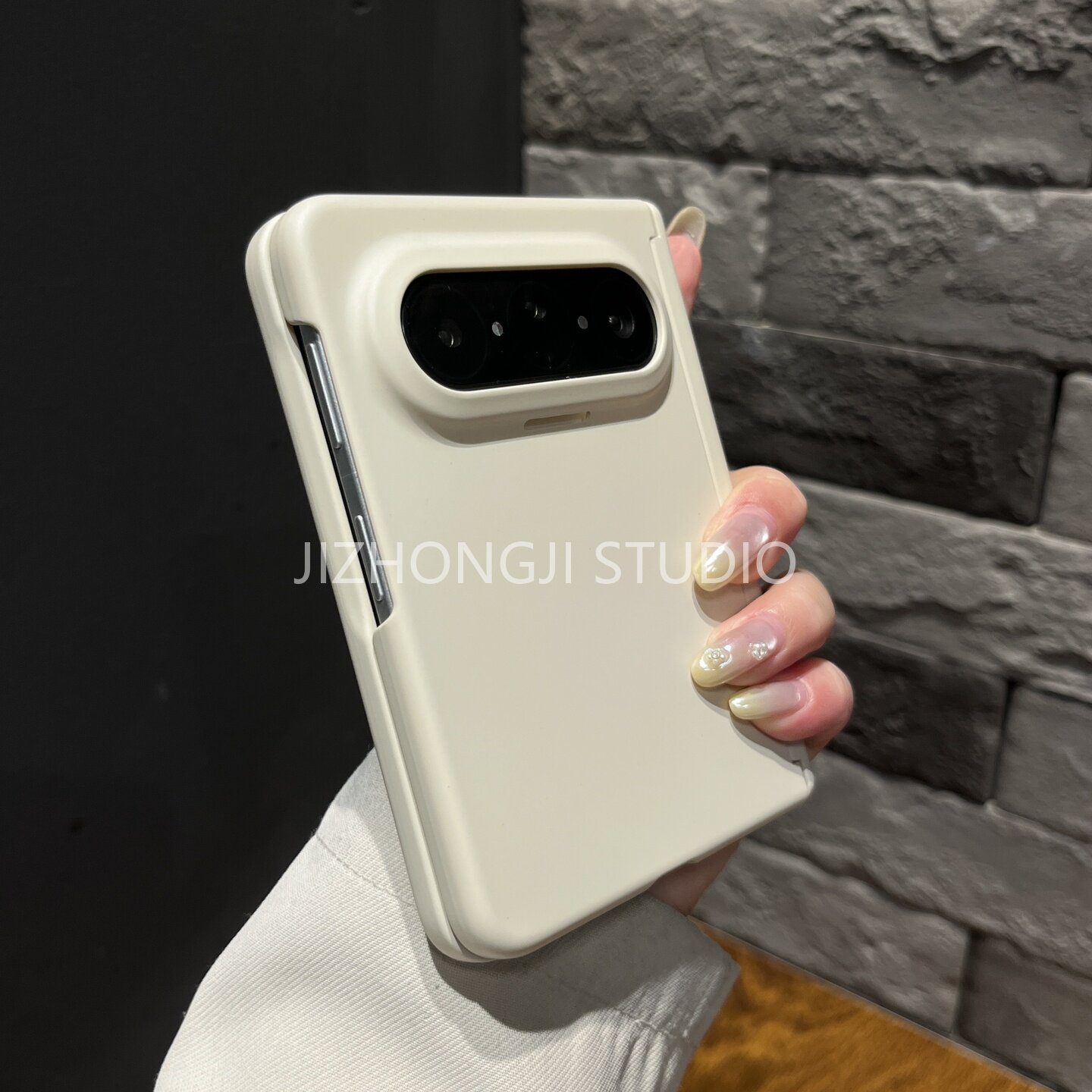 【高级感】简约肤感中轴吸附带前框古董白适用华为puraxmax手