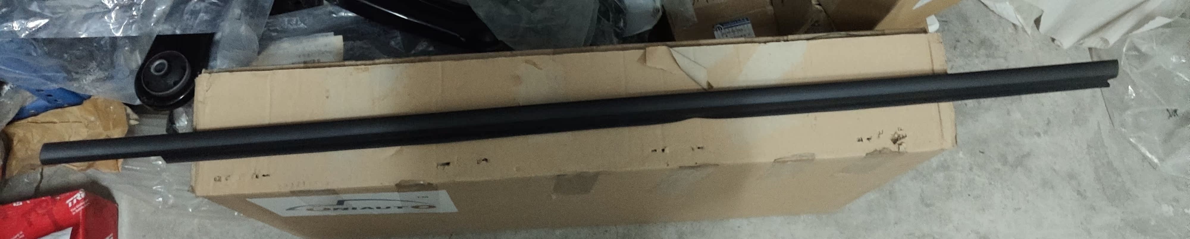 欧宝雅特hL48GTC前门玻璃外饰条