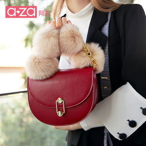 秋冬毛球斜挎半圆马鞍包