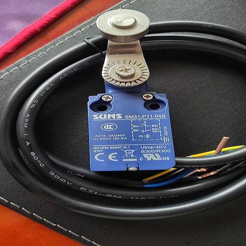 SUNS 三实 SM31-P11-12-A1 1米侧出线原装滚轮摆臂行程限位议价