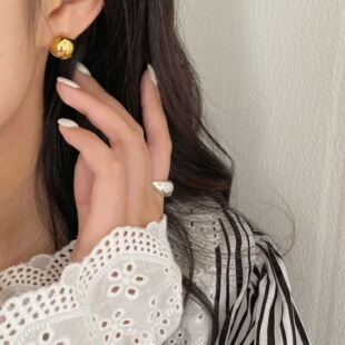 “清冷月球”纯银好质感圆形金球半球大点位极简氛围高级银饰耳饰