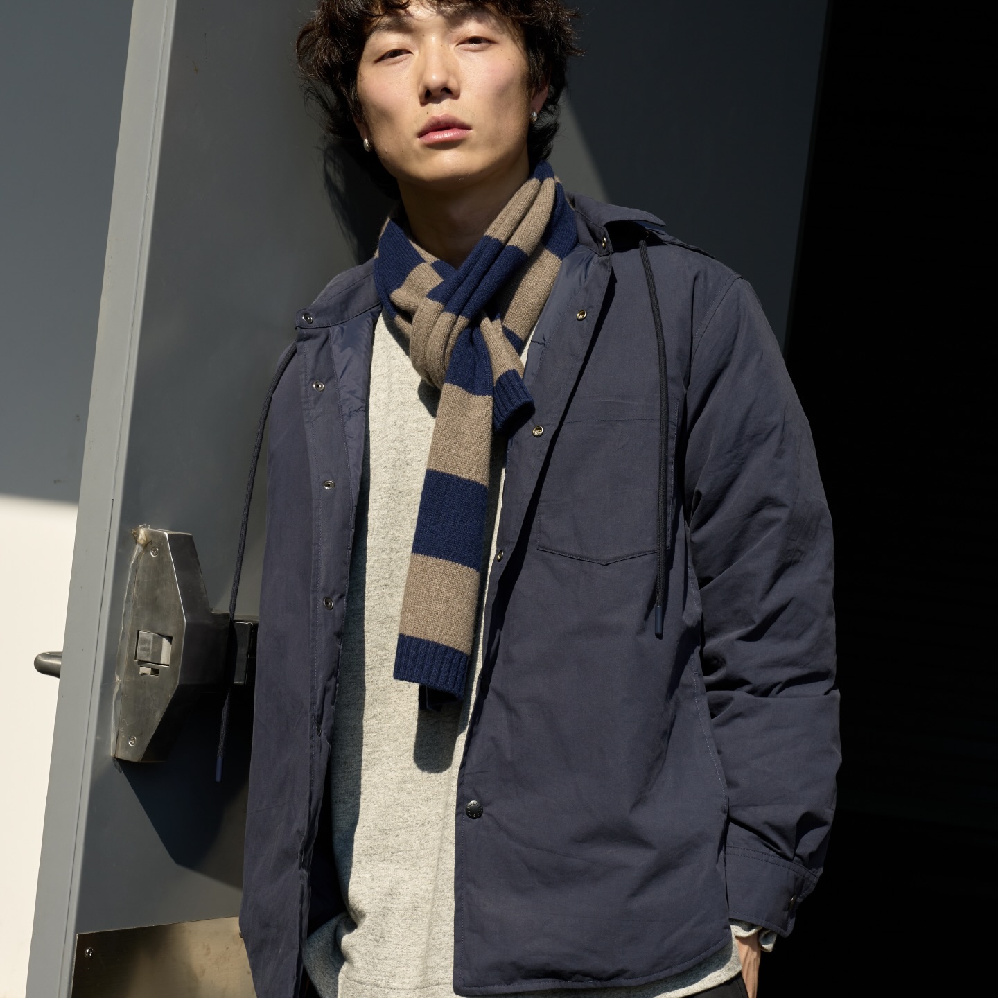 可拆卸连帽衬衫领羽绒外套